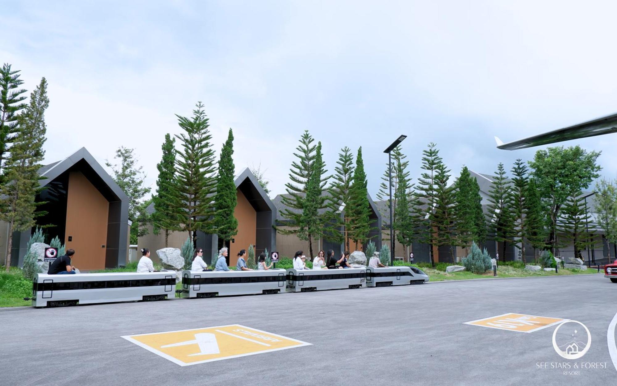 See Stars & Forest Resort Amphoe Sawang Daen Din Extérieur photo